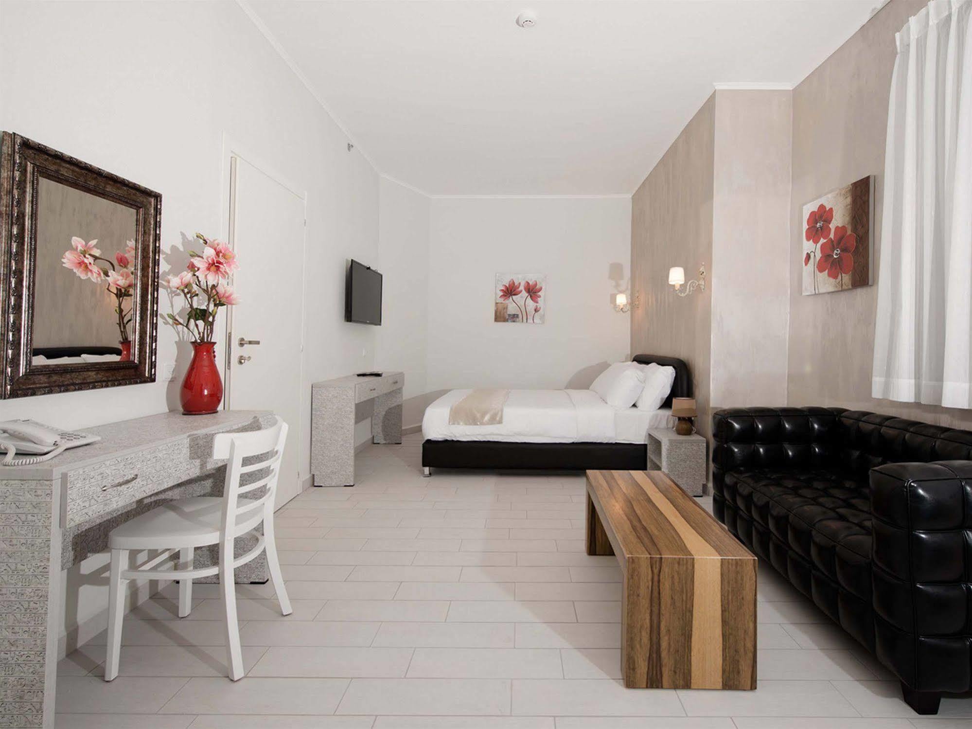 Hotel Alma - Near The Sea เนทันยา ภายนอก รูปภาพ